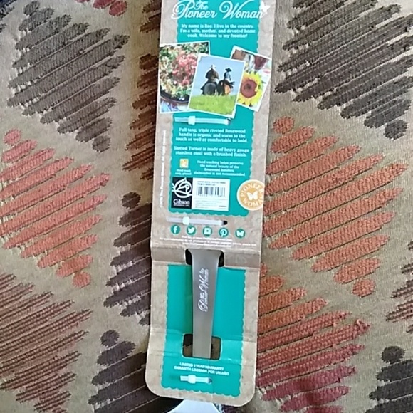 Pioneer Woman Slotted Turner Volteador Ranurado - Picture 2 of 4